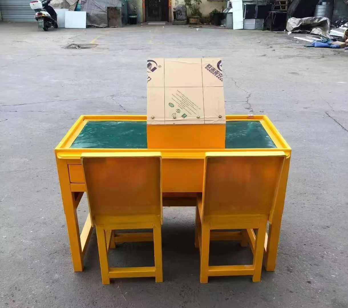 徐闻防静电导通桌井下煤矿火工品发放桌：危险品流转的安全守护者